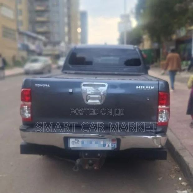 Toyota Hilux 2012 Black