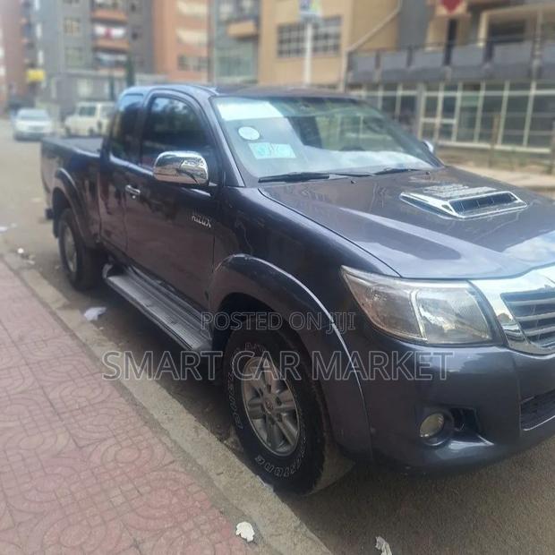 Toyota Hilux 2012 Black