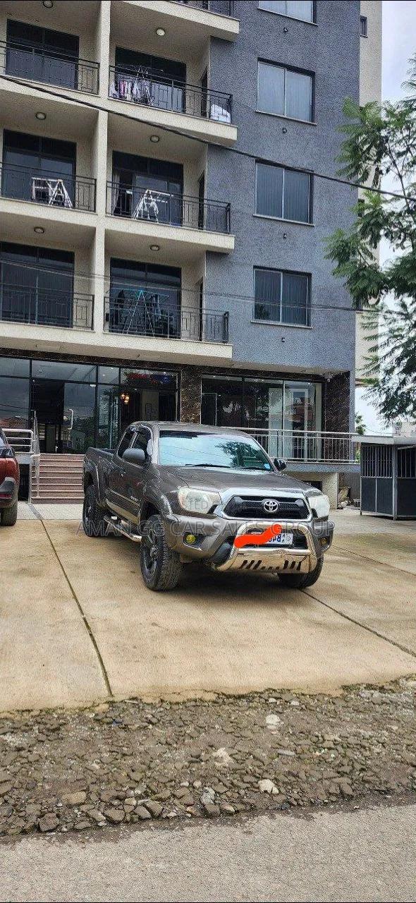 Toyota Tacoma 2015 Gray