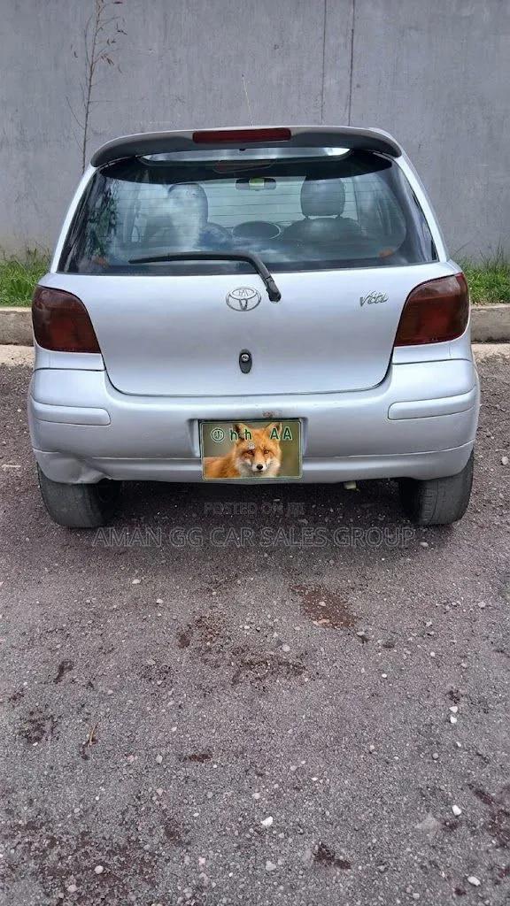 Toyota Vitz 2002 Silver