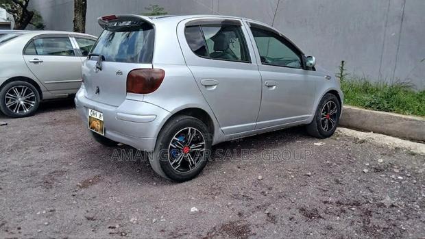 Toyota Vitz 2002 Silver