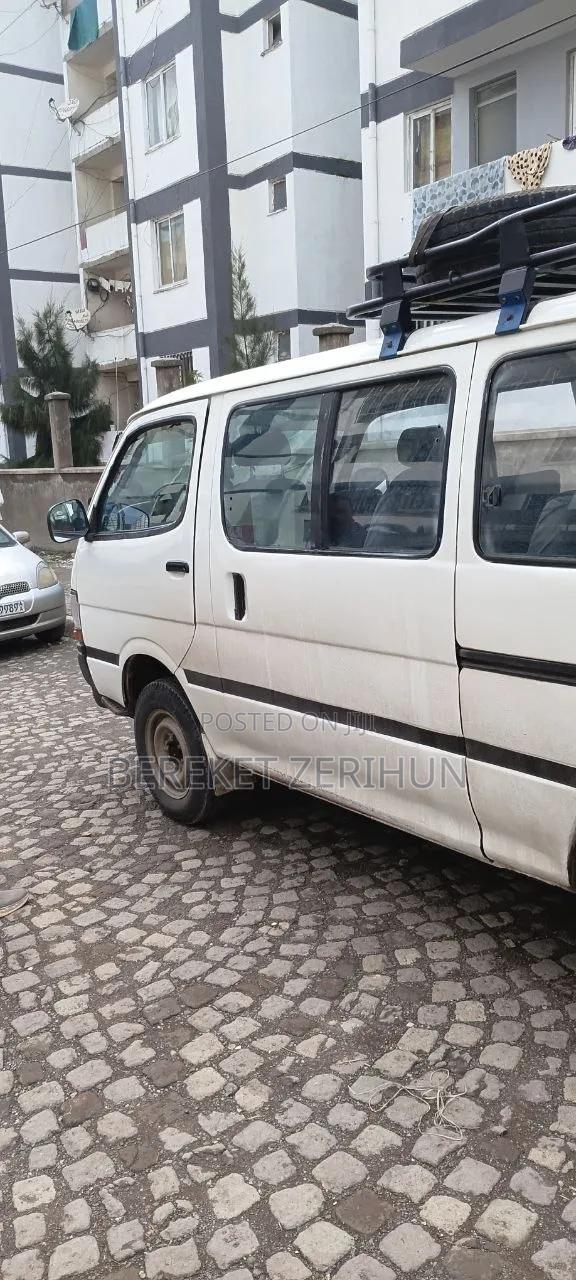 Toyota Hilux 1990 White