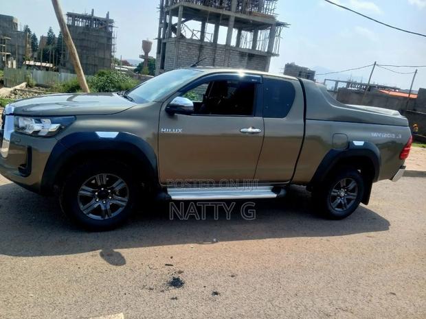 Toyota Hilux 2021 Gold