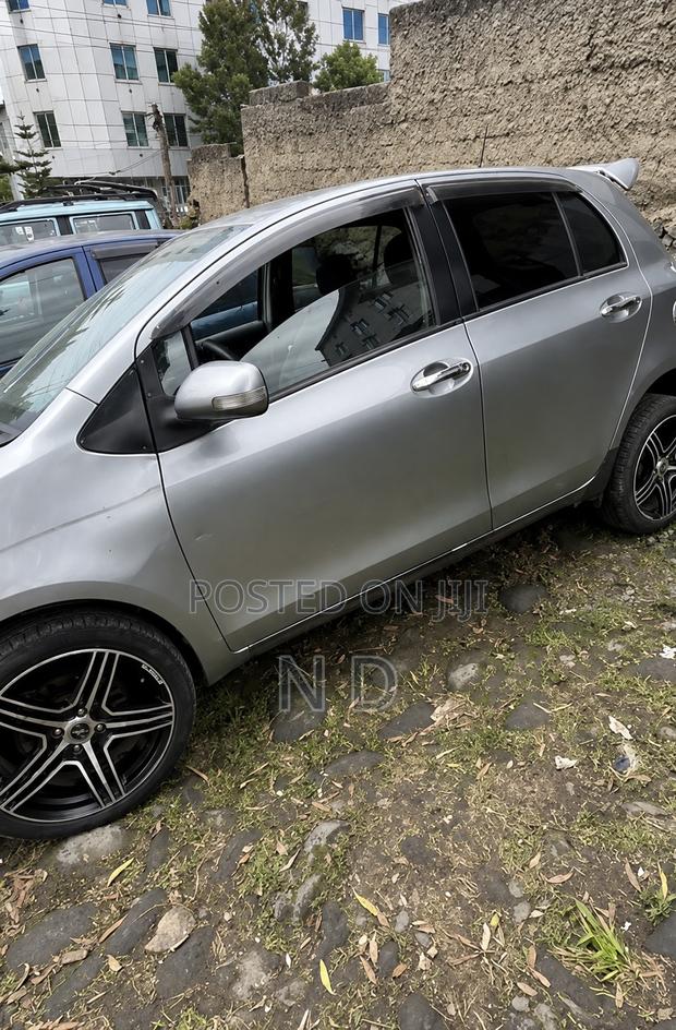 Toyota Yaris 2010 Silver
