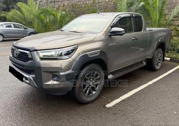 Toyota Hilux 2021 Gray
