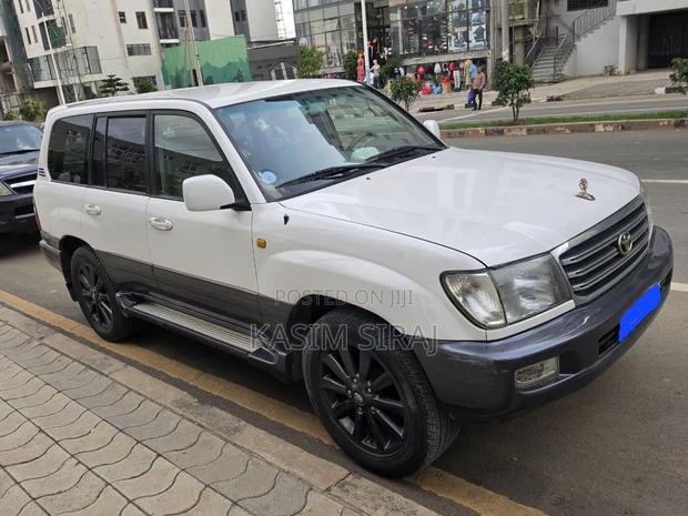 Toyota Land Cruiser 2004 White