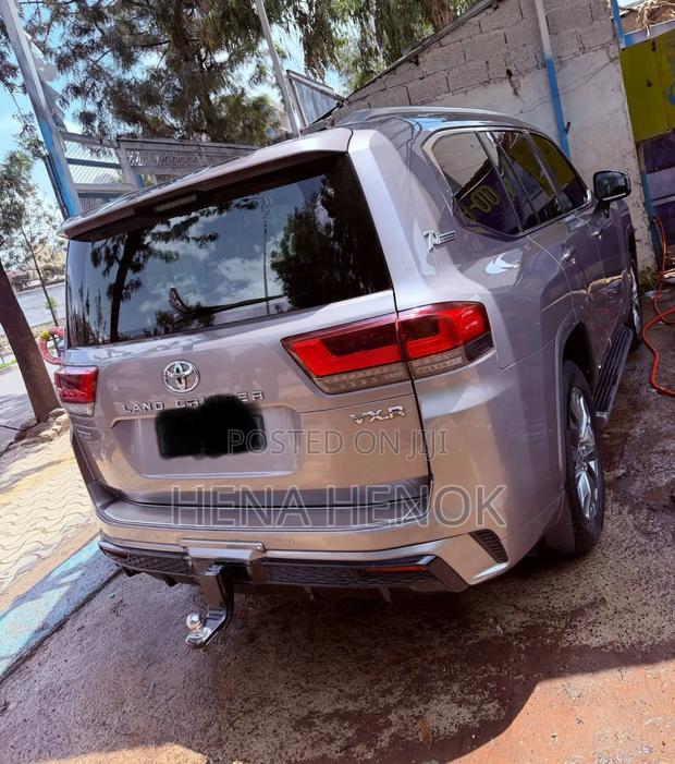 Toyota Land Cruiser 2022 Silver