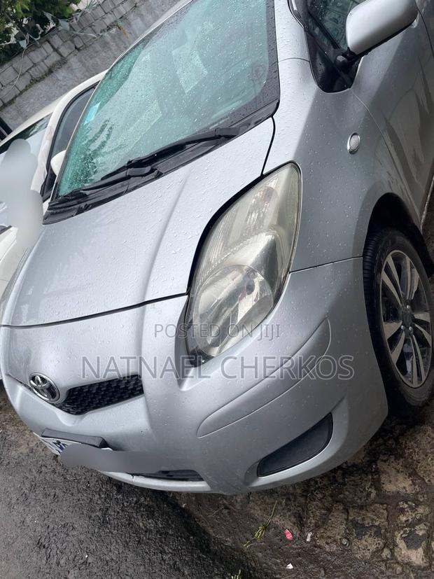 Toyota Yaris 2010 Silver