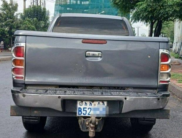 Toyota Hilux 2020 Gray