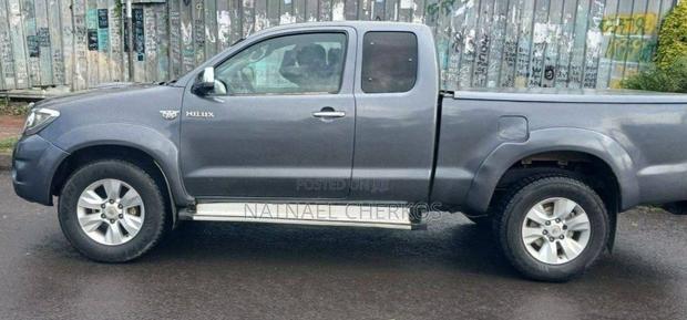 Toyota Hilux 2020 Gray