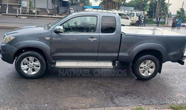 Toyota Hilux 2020 Gray