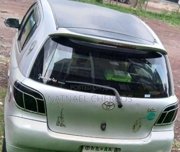 Toyota Vitz 2001 Silver