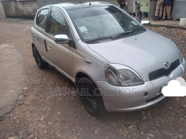 Toyota Vitz 2001 Silver