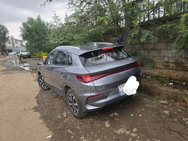 New BYD E2 43 kWh 94 hp FWD 2024 Gray
