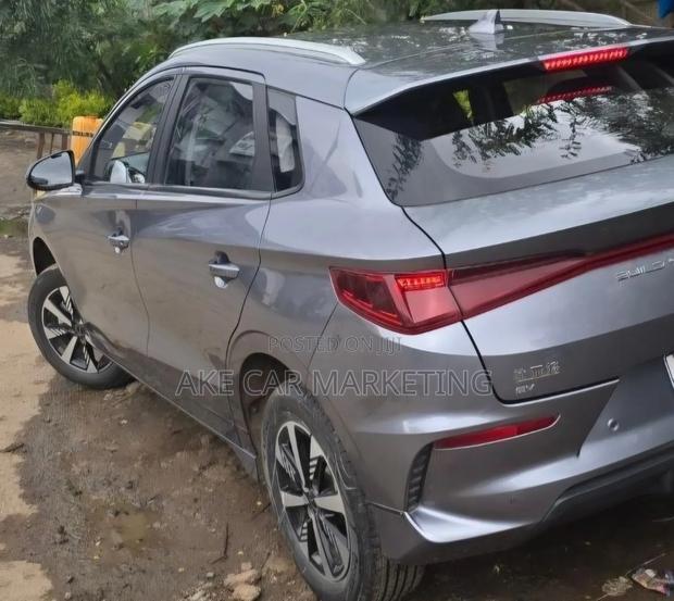 New BYD E2 43 kWh 94 hp FWD 2024 Gray