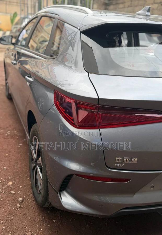 New BYD E2 43 kWh 94 hp FWD 2025 Gray