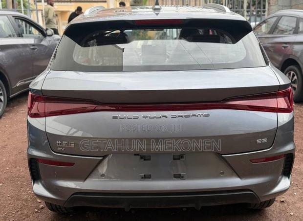 New BYD E2 43 kWh 94 hp FWD 2025 Gray