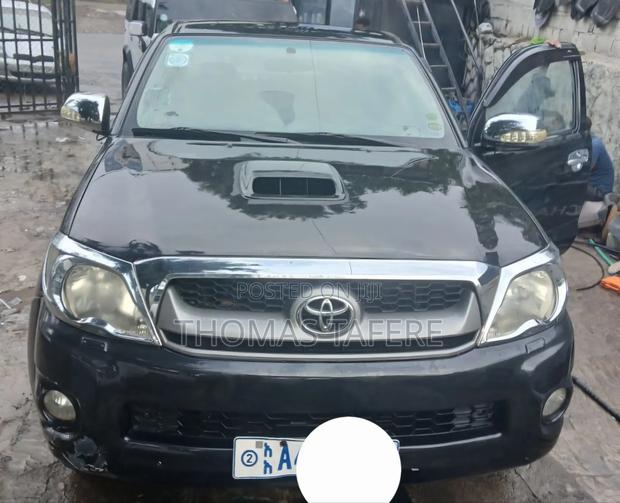 Toyota Hilux 2010 Black