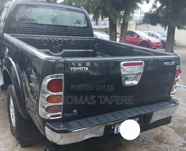 Toyota Hilux 2010 Black
