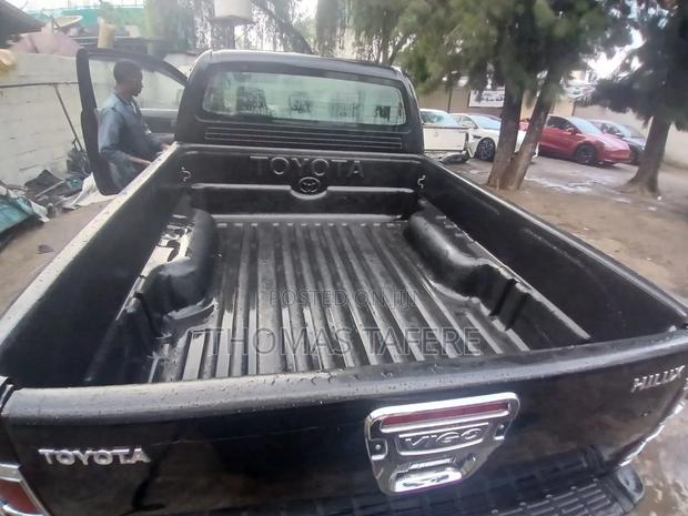 Toyota Hilux 2010 Black