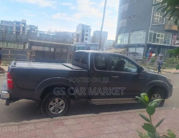 Toyota Hilux 2013 Gray