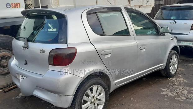 Toyota Vitz 2001 Silver
