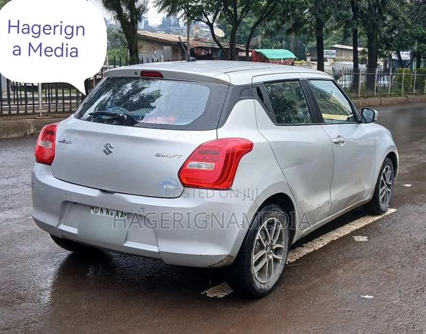 Suzuki Swift 2022 Silver