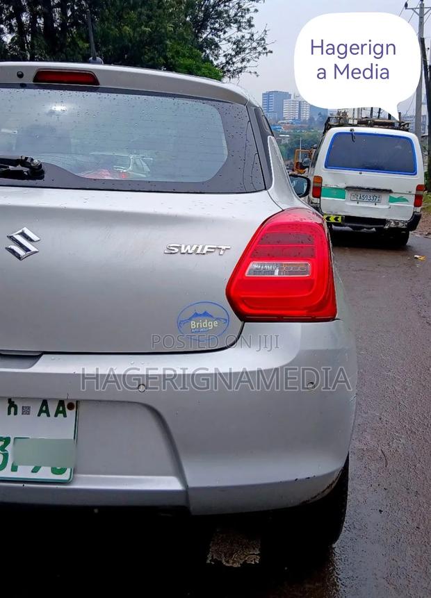 Suzuki Swift 2022 Silver