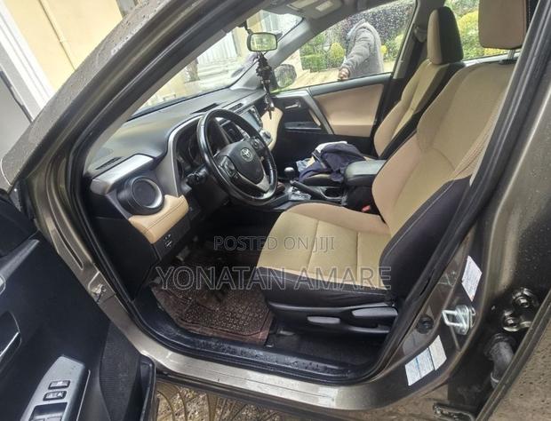 Toyota RAV4 2017