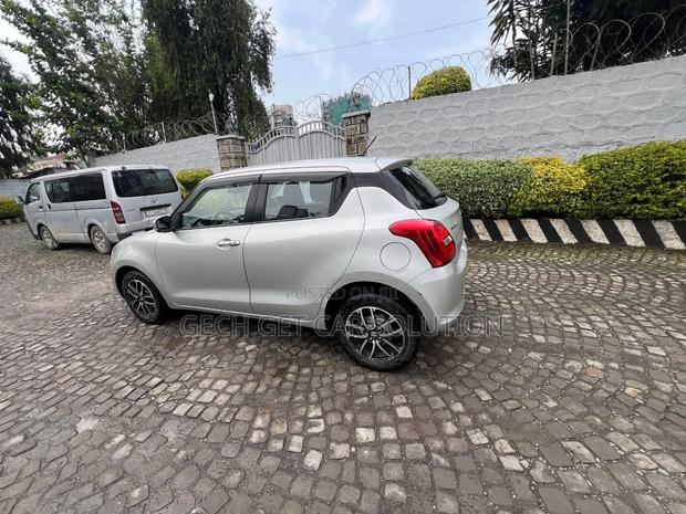 Suzuki Swift 2022 Silver