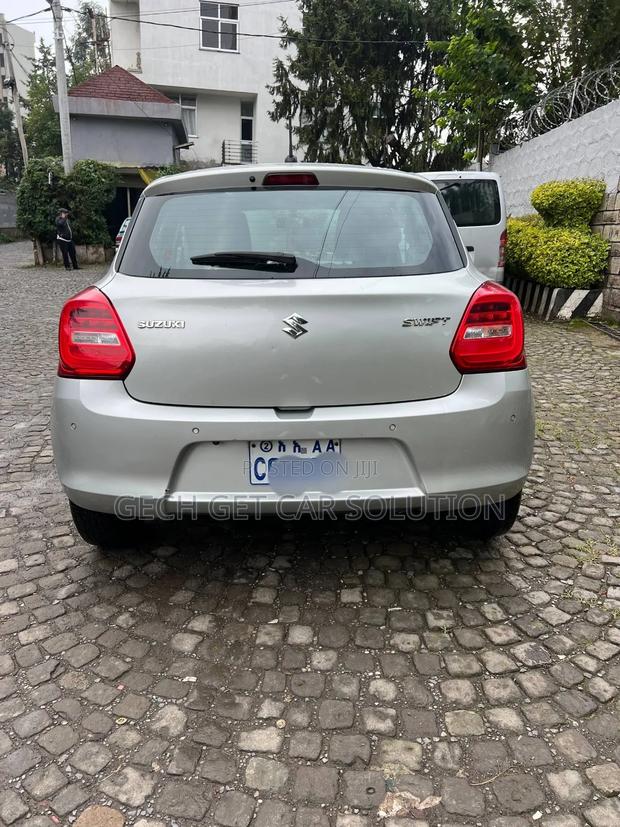 Suzuki Swift 2022 Silver