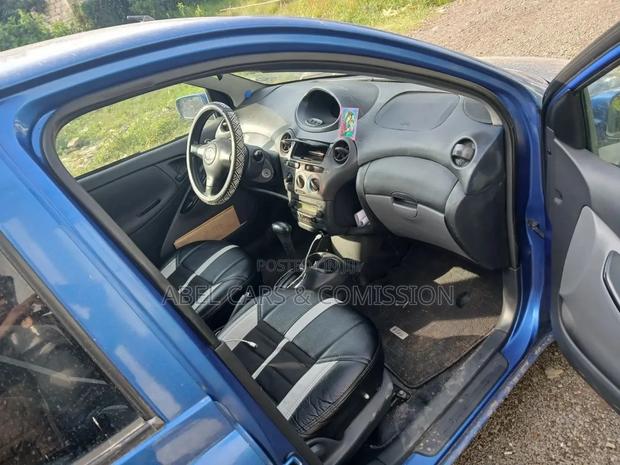 Toyota Vitz 2002 Blue