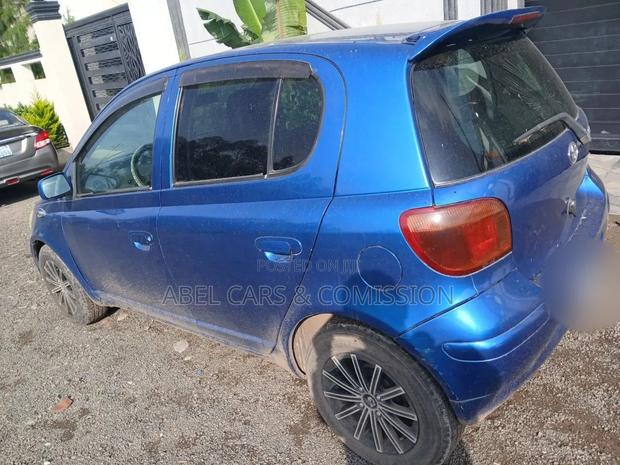 Toyota Vitz 2002 Blue