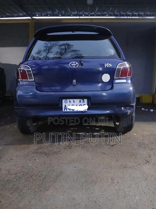Toyota Vitz 2001 Silver