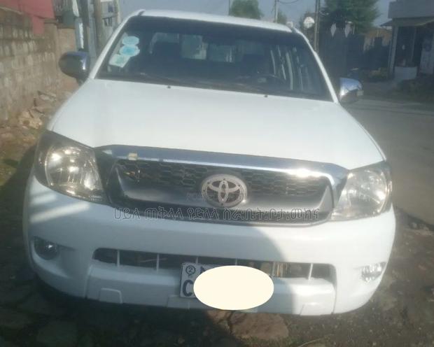 Toyota Hilux 2011 Off white