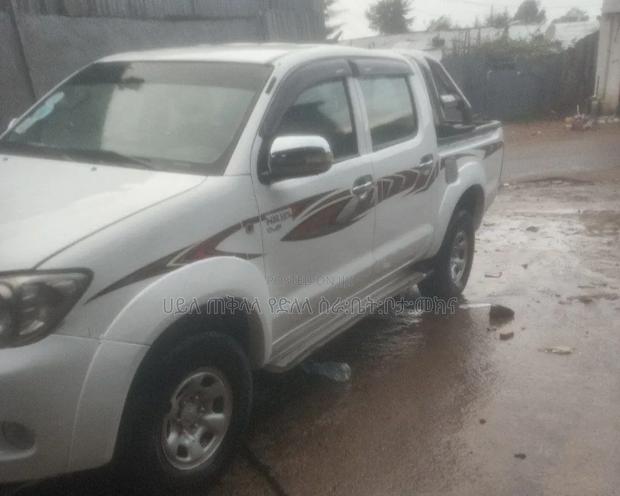 Toyota Hilux 2011 Off white