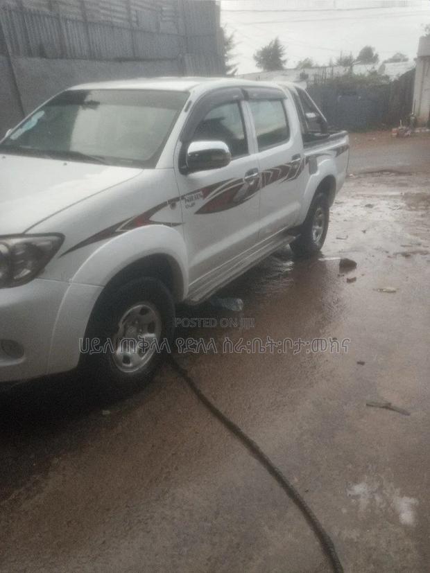 Toyota Hilux 2011 Off white