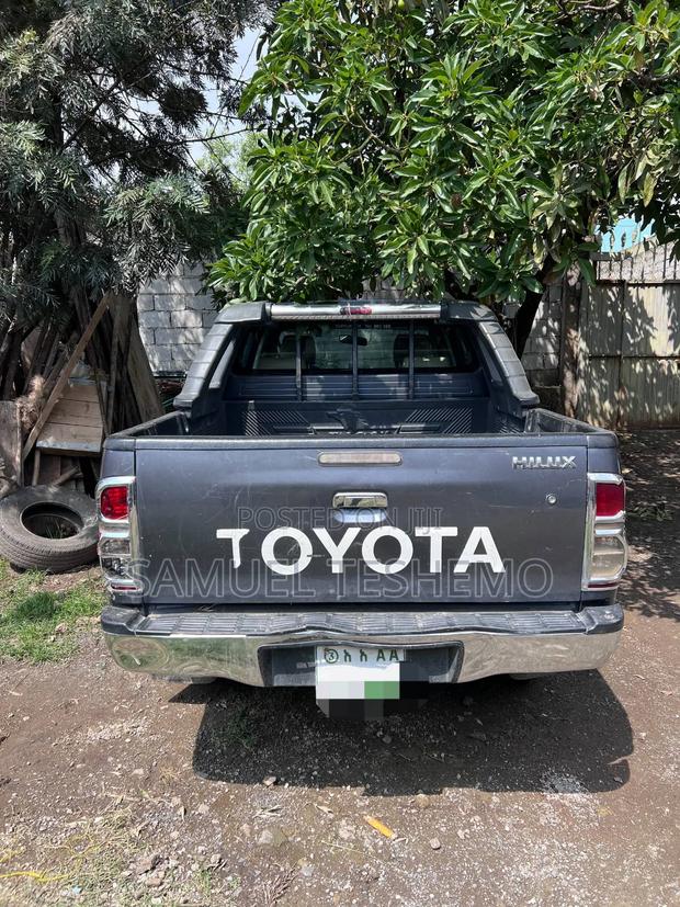 Toyota Hilux 2013 Black