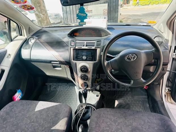 Toyota Yaris 2010 White