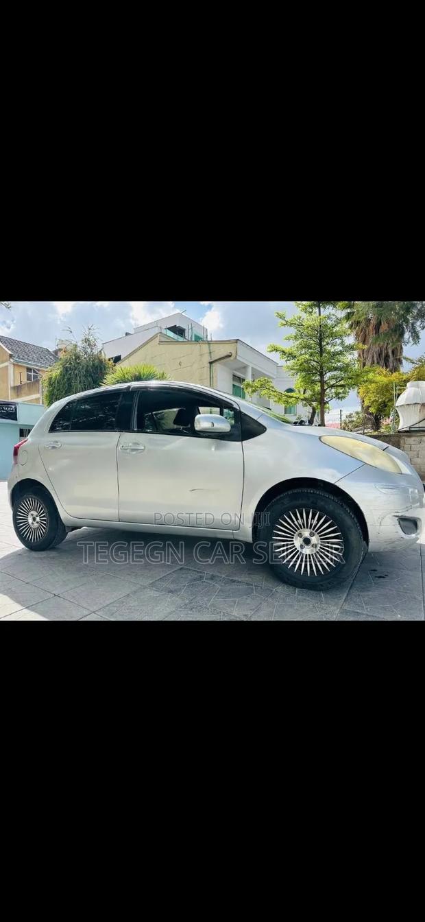 Toyota Yaris 2010 White