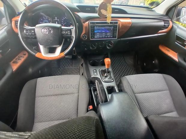Toyota Hilux 2017 Silver