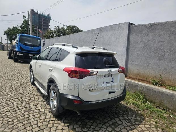 Toyota RAV4 2015 White