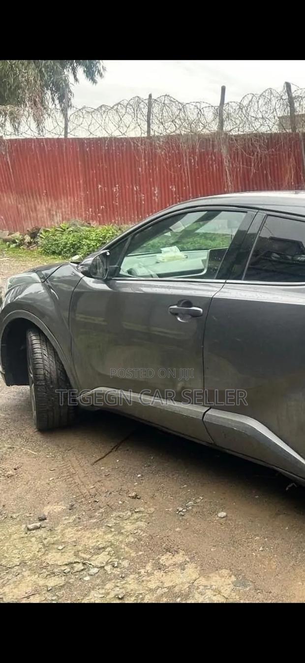 Toyota C-HR 2020 Gray