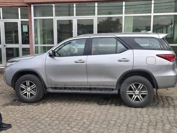 Toyota 4-Runner 2019 Silver