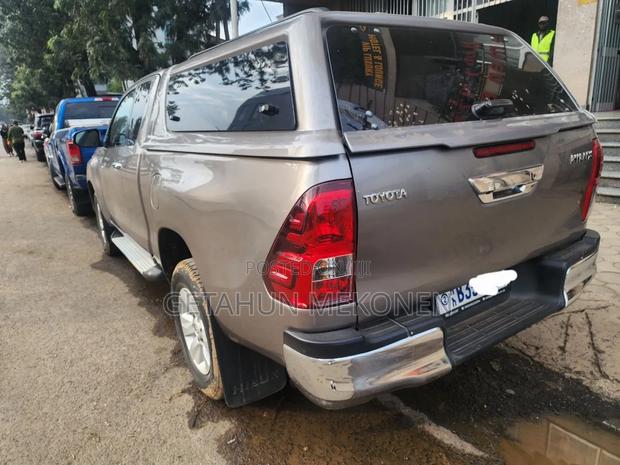 Toyota Hilux 2019 Gold