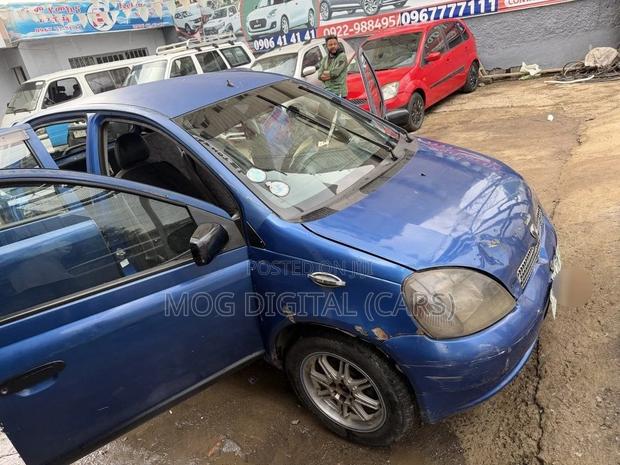 Toyota Vitz 2001 Blue