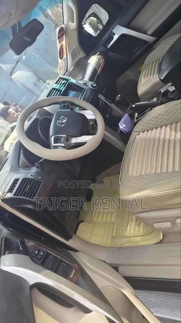 Toyota Land Cruiser Prado 2015 Gray