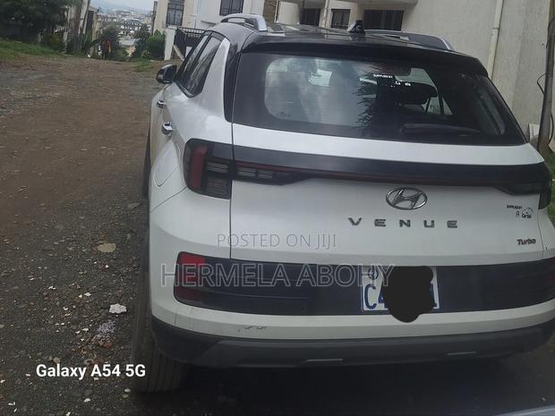 Hyundai Venue 2023 White