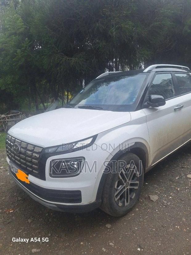 Hyundai Venue 2023 White