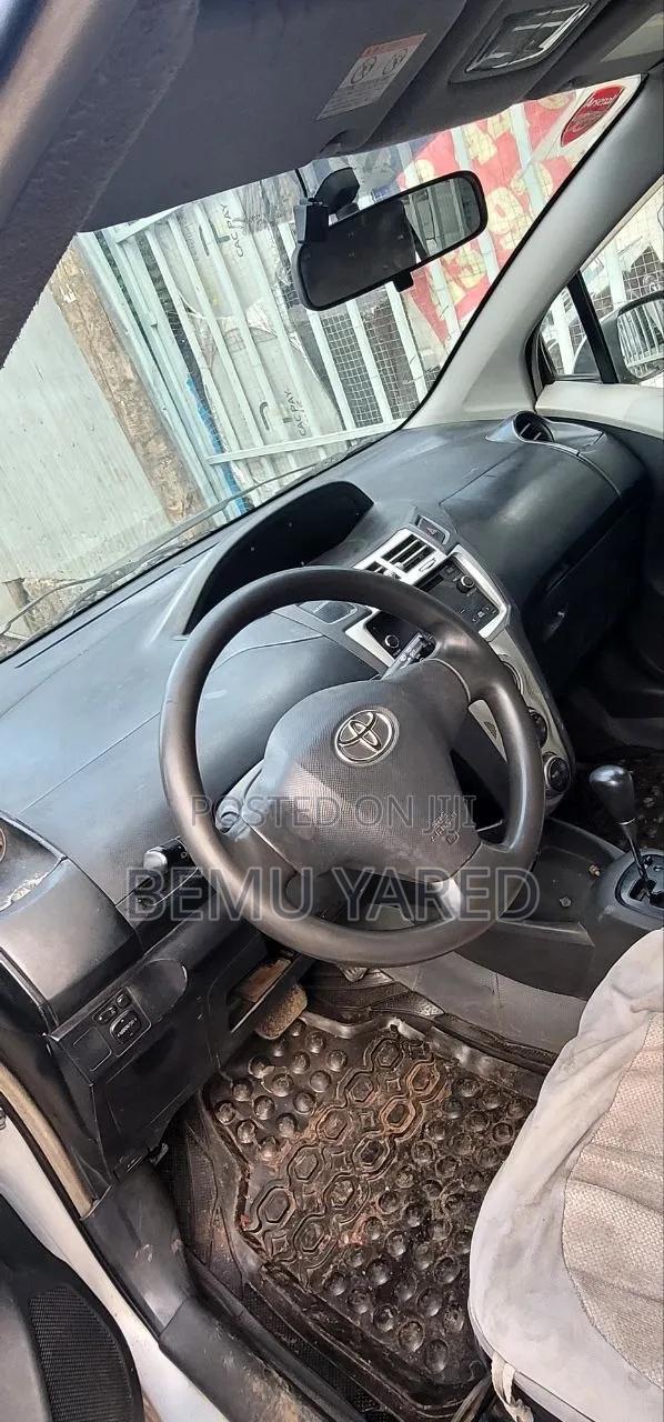 Toyota Yaris 2005 Gray